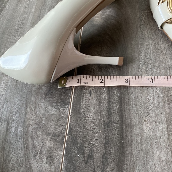 Women’s Guess by Marciano Fortuna ivory heels - Picture 11 of 13